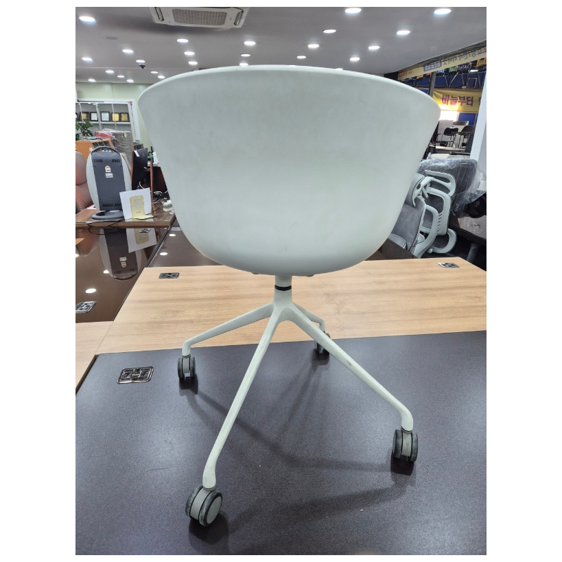 카페 인테리어 의자