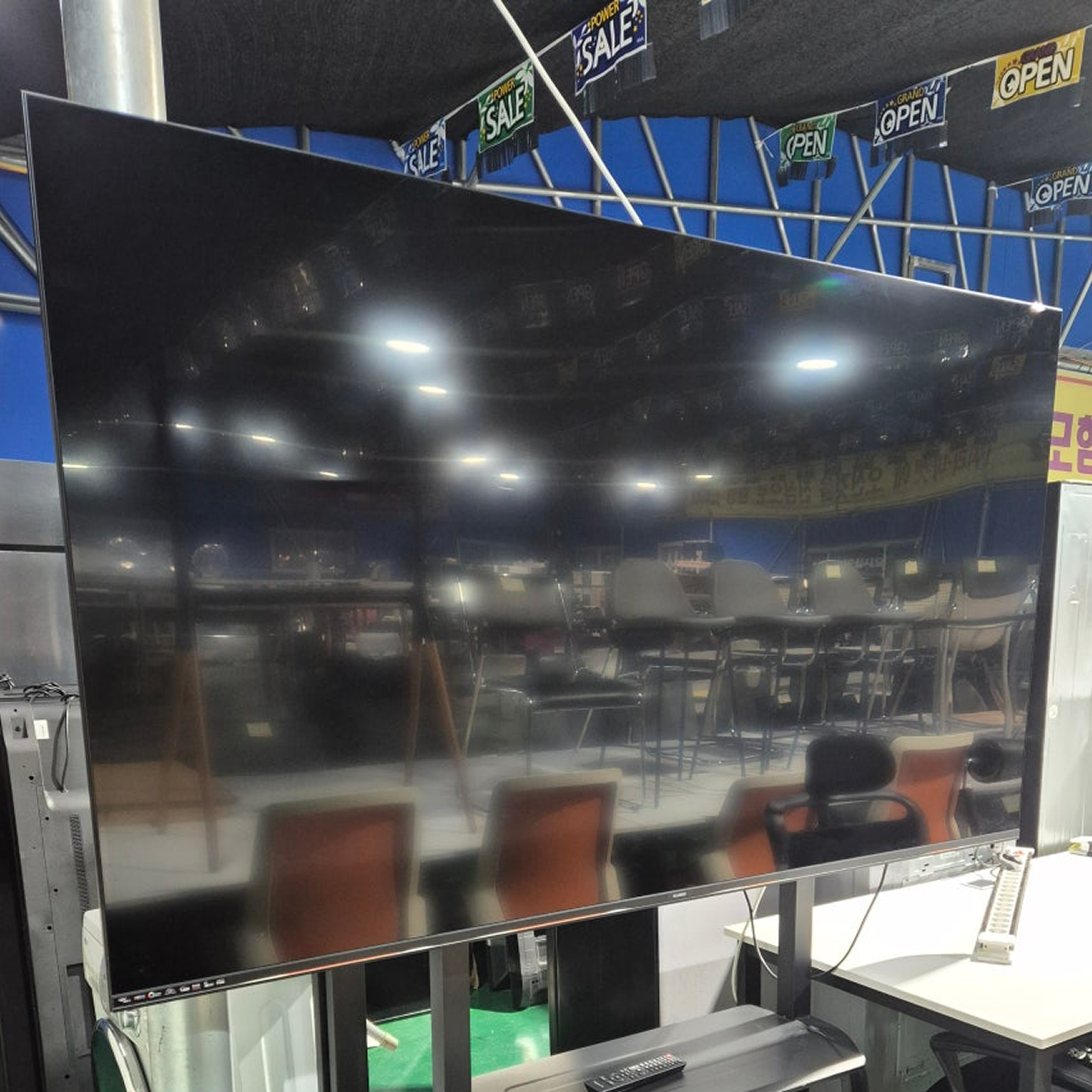 82인치 대형TV + 이동식 거치대